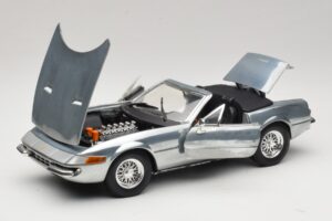 Ferrari 365 GTS Chrome Silver Hot Wheels 1:18 25738 Kov – obrázek 2 z 8