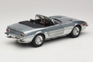 Ferrari 365 GTS Chrome Silver Hot Wheels 1:18 25738 Kov – obrázek 3 z 8