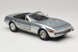 Ferrari 365 GTS Chrome Silver Hot Wheels 1:18 25738 Kov – obrázek 6 z 8