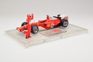 Ferrari F2004 #1 M. Schumacher F1 World Champion 2004 Se Závodní Kombinézou Hot Wheels 1:18 B66221 Kov