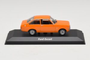 Ford Escort Mk2 Oranžový Maxichamps 1:43 Ford Escort Mk2 Oranžový Maxichamps 1:43 940084101 Kov