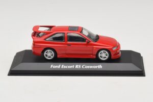 Ford Escort RS Cosworth Červený Maxichamps 1:43 Ford Escort RS Cosworth Červený Maxichamps 1:43 940082100 Kov