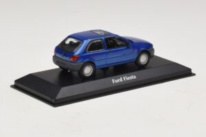 Ford Fiesta Mk4 Modrá Metalíza Maxichamps 1:43 940085061 Kov – obrázek 2 z 5