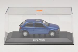 Ford Fiesta Mk4 Modrá Metalíza Maxichamps 1:43 940085061 Kov – obrázek 4 z 5