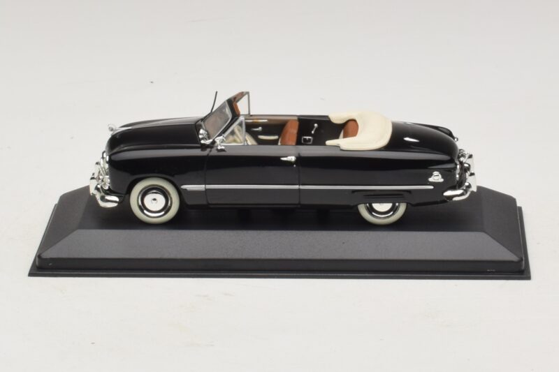 Ford FL Kabriolet Černý Minichamps 1:43 400082231 Kov