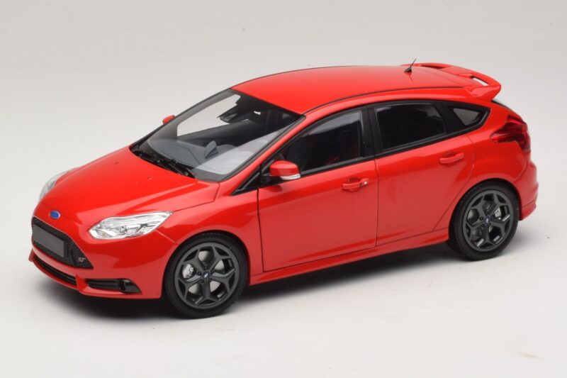 Ford Focus ST Mk2 Červená Minichamps 1:18 110082002 Kov
