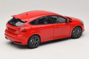 Ford Focus ST Mk2 Červená Minichamps 1:18 110082002 Kov – obrázek 3 z 8