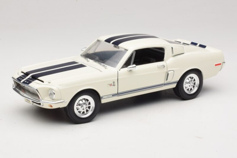Ford Shelby GT500KR Bílá Road Legends 1:18 92168 Kov