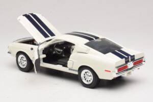 Ford Shelby GT500KR Bílá Road Legends 1:18 92168 Kov – obrázek 5 z 8