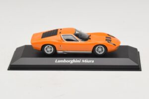 Lamborghini Miura P400 Oranžový Maxichamps 1:43 Lamborghini Miura P400 Oranžový Maxichamps 1:43 940103001 Kov