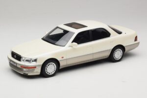 Lexus LS 400 XF10 Diamond White Pearl Otto 1:18 Lexus LS 400 XF10 Diamond White Pearl Otto 1:18 OT1277 Pryskyřice