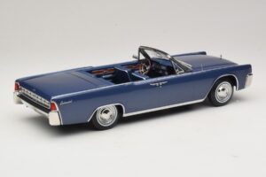 Lincoln Continental Convertible Modrá Metalíza The Lincoln Lawyer KK-Scale 1:18 KKDC181522 Kov – obrázek 3 z 7
