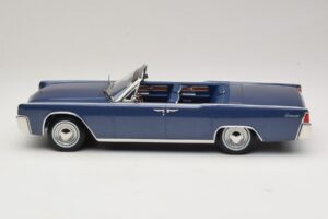 Lincoln Continental Convertible Modrá Metalíza The Lincoln Lawyer KK-Scale 1:18 KKDC181522 Kov – obrázek 4 z 7
