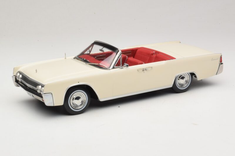Lincoln Continental Convertible Bílý John F. Kennedy KK-Scale 1:18 KKDC181523 Kov