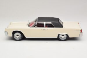 Lincoln Continental Convertible Bílý John F. Kennedy KK-Scale 1:18 KKDC181523 Kov – obrázek 4 z 7