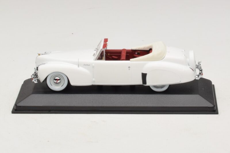Lincoln Continental Kabriolet Bílá Minichamps 1:43 Lincoln Continental Kabriolet Bílá Minichamps 1:43 400082501 Kov