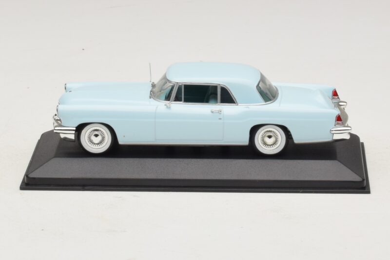 Lincoln Continental Mark II Světle Modrá Minichamps 1:43 400082304 Kov
