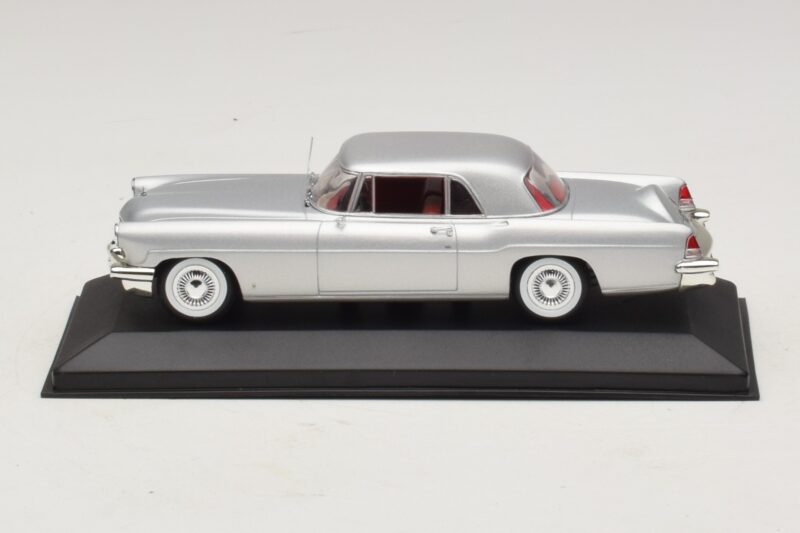 Lincoln Continental Mark II Stříbrná Minichamps 1:43 Lincoln Continental Mark II Stříbrná Minichamps 1:43 400082301 Kov