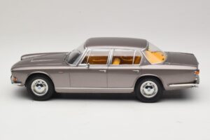 Maserati Quattroporte I Šedá Metalíza KK-Scale 1:18 KKDC181511 Kov – obrázek 3 z 6
