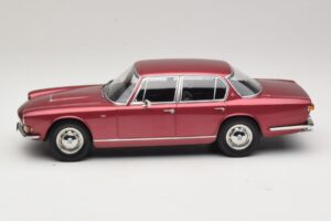 Maserati Quattroporte I Červená Metalíza KK-Scale 1:18 KKDC181512 Kov – obrázek 3 z 6