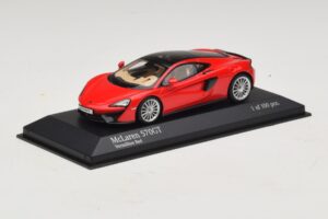 McLaren 570GT Vermillion Red Minichamps 1:43 537154522 Kov – obrázek 2 z 5