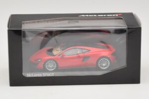 McLaren 570GT Vermillion Red Minichamps 1:43 537154522 Kov – obrázek 5 z 5