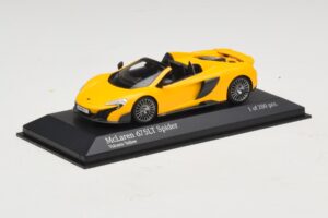 McLaren 675LT Spider Volcano Yellow Minichamps 1:43 537154430 Kov – obrázek 2 z 5