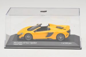McLaren 675LT Spider Volcano Yellow Minichamps 1:43 537154430 Kov – obrázek 4 z 5