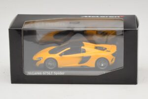 McLaren 675LT Spider Volcano Yellow Minichamps 1:43 537154430 Kov – obrázek 5 z 5
