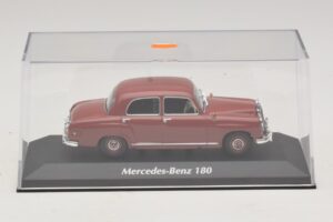 Mercedes 180 W120 Červený Maxichamps 1:43 940033101 Kov – obrázek 4 z 5