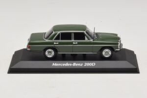 Mercedes 200D W115 Tmavě Zelený Maxichamps 1:43 Mercedes 200D W115 Tmavě Zelený Maxichamps 1:43 940034001 Kov