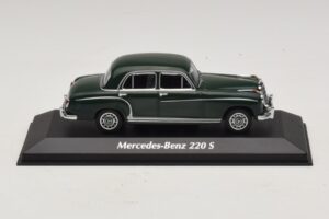 Mercedes 220 S W180 Tmavě Zelený Maxichamps 1:43 Mercedes 220 S W180 Tmavě Zelený Maxichamps 1:43 940033001 Kov