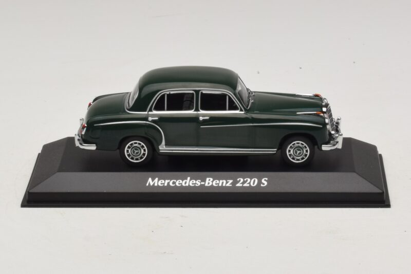Mercedes 220 S W180 Tmavě Zelený Maxichamps 1:43 Mercedes 220 S W180 Tmavě Zelený Maxichamps 1:43 940033001 Kov