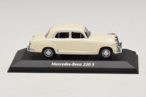 Mercedes 220 S W180 Bílý Maxichamps 1:43 Mercedes 220 S W180 Bílý Maxichamps 1:43 940033000 Kov
