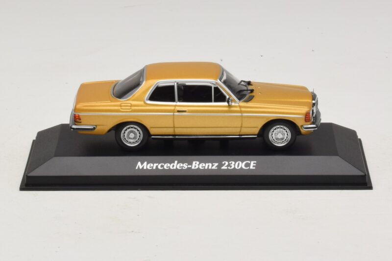 Mercedes 230 CE C123 Zlatá Metalíza Maxichamps 1:43 Mercedes 230 CE C123 Zlatá Metalíza Maxichamps 1:43 940032220 Kov