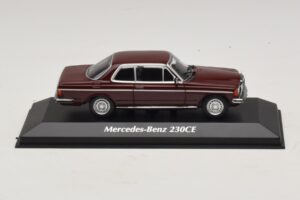 Mercedes 230 CE C123 Červený Maxichamps 1:43 Mercedes 230 CE C123 Červený Maxichamps 1:43 940032221 Kov
