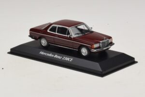 Mercedes 230 CE C123 Červený Maxichamps 1:43 940032221 Kov – obrázek 3 z 5