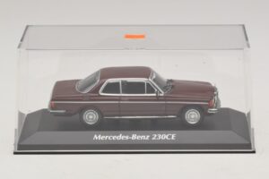 Mercedes 230 CE C123 Červený Maxichamps 1:43 940032221 Kov – obrázek 4 z 5