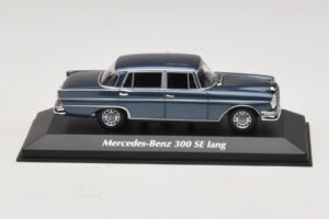 Mercedes 300 SE W112 Lang Modrá Metalíza Maxichamps 1:43 Mercedes 300 SE W112 Lang Modrá Metalíza Maxichamps 1:43 940035200 Kov