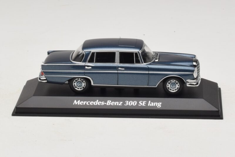 Mercedes 300 SE W112 Lang Modrá Metalíza Maxichamps 1:43 940035200 Kov