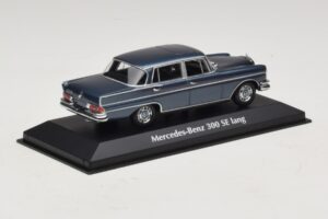 Mercedes 300 SE W112 Lang Modrá Metalíza Maxichamps 1:43 940035200 Kov – obrázek 2 z 5