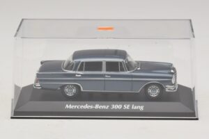 Mercedes 300 SE W112 Lang Modrá Metalíza Maxichamps 1:43 940035200 Kov – obrázek 4 z 5