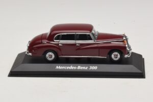 Mercedes 300 W186 Tmavě Červený Maxichamps 1:43 Mercedes 300 W186 Tmavě Červený Maxichamps 1:43 940039060 Kov