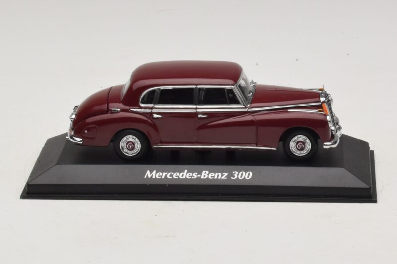 Mercedes 300 W186 Tmavě Červený Maxichamps 1:43 940039060 Kov