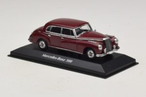 Mercedes 300 W186 Tmavě Červený Maxichamps 1:43 940039060 Kov – obrázek 3 z 5
