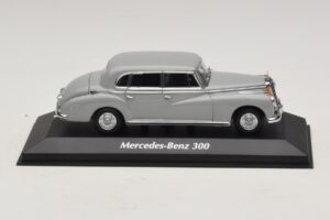 Mercedes 300 W186 Šedý Maxichamps 1:43 Mercedes 300 W186 Šedý Maxichamps 1:43 940039061 Kov