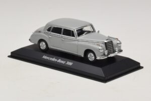Mercedes 300 W186 Šedý Maxichamps 1:43 940039061 Kov – obrázek 3 z 5