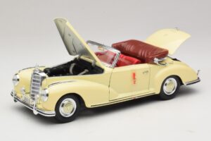 Mercedes 300S Krémový Maisto 1:18 31806 Kov – obrázek 2 z 8