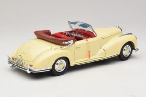 Mercedes 300S Krémový Maisto 1:18 31806 Kov – obrázek 3 z 8