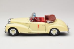 Mercedes 300S Krémový Maisto 1:18 31806 Kov – obrázek 4 z 8